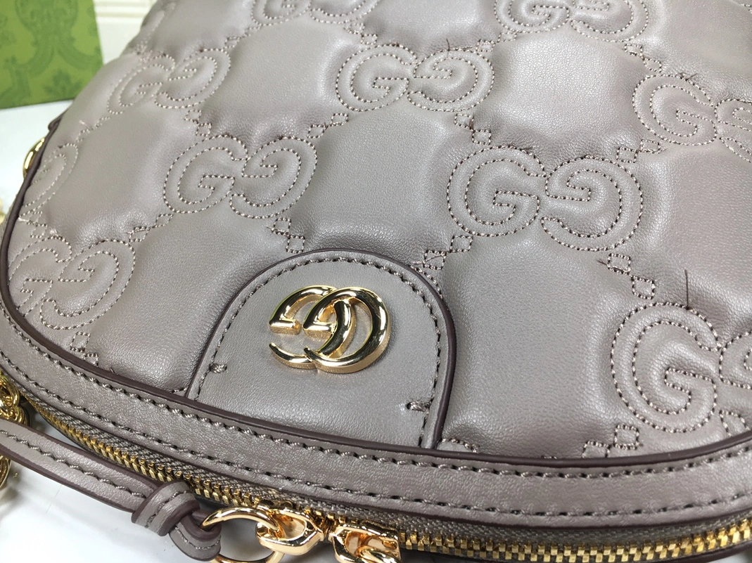 Gucci AAA Quality Messenger Bags For Women Refined 4325