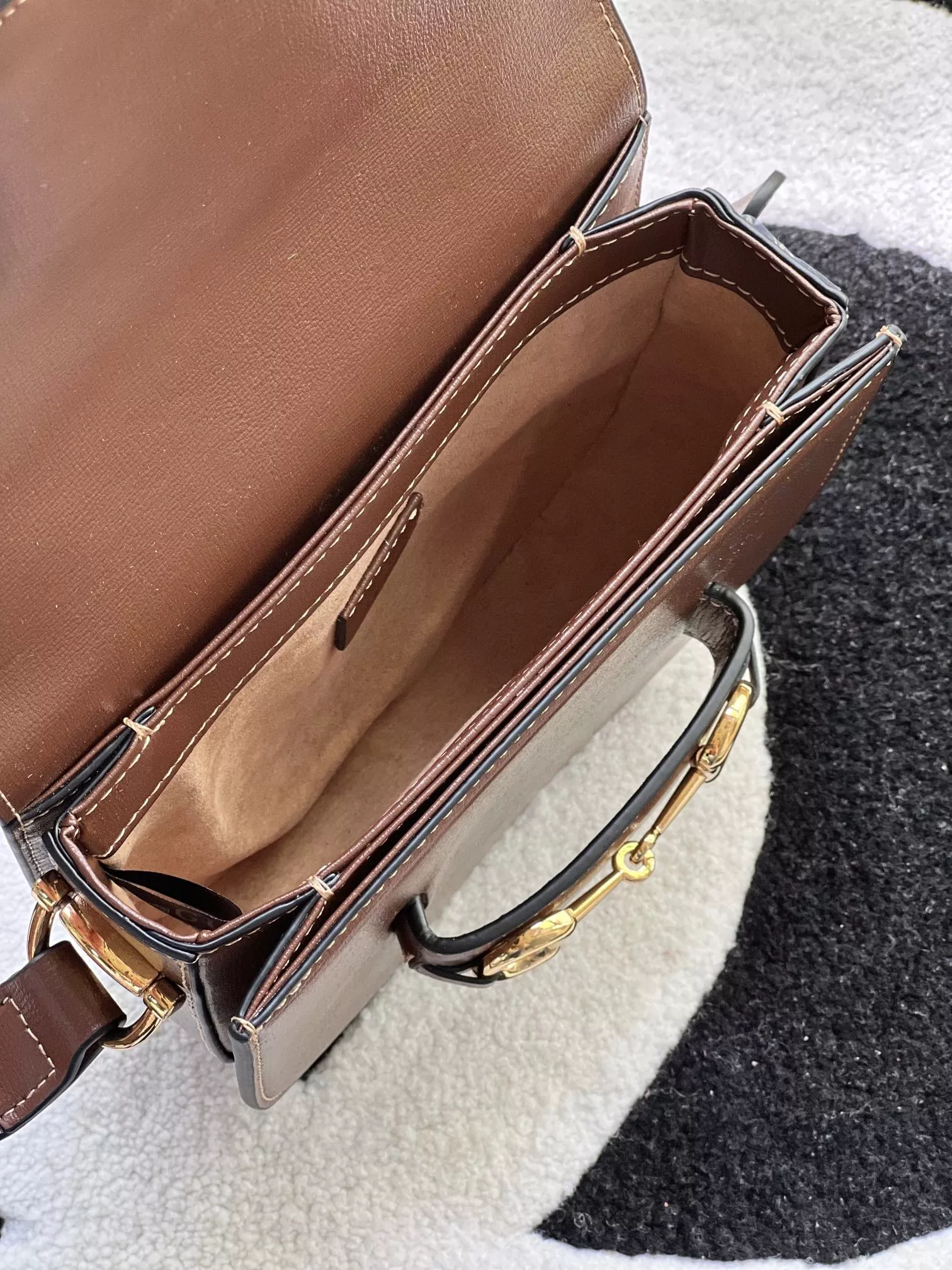 Gucci AAA Quality Messenger Bags For Women Refined 5692