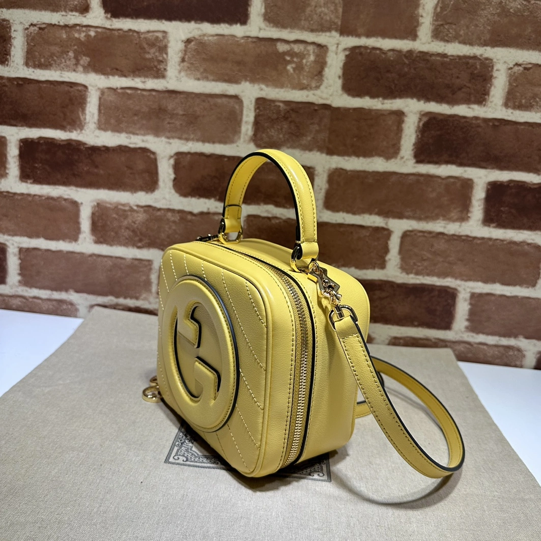 Gucci AAA Quality Messenger Bags For Women Reliable 8273