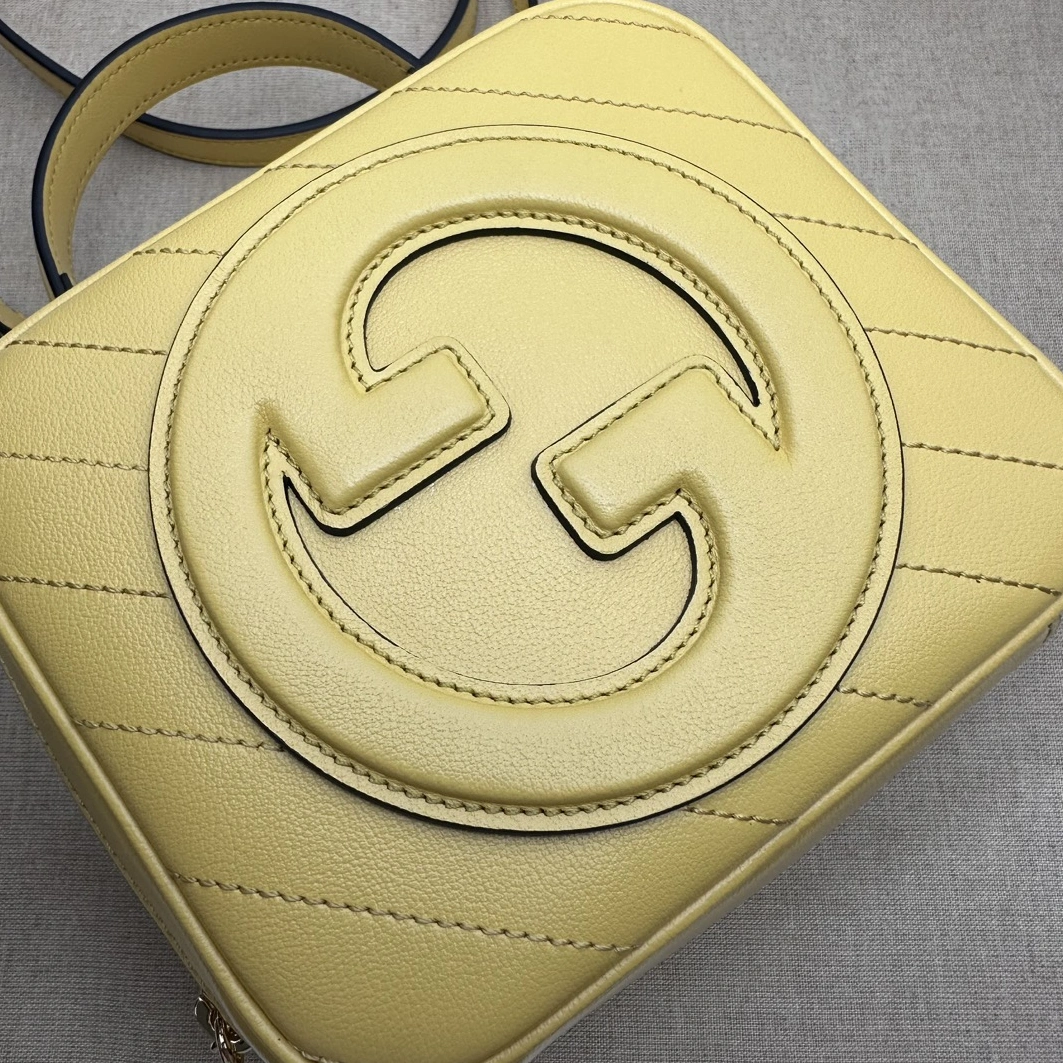 Gucci AAA Quality Messenger Bags For Women Reliable 8273