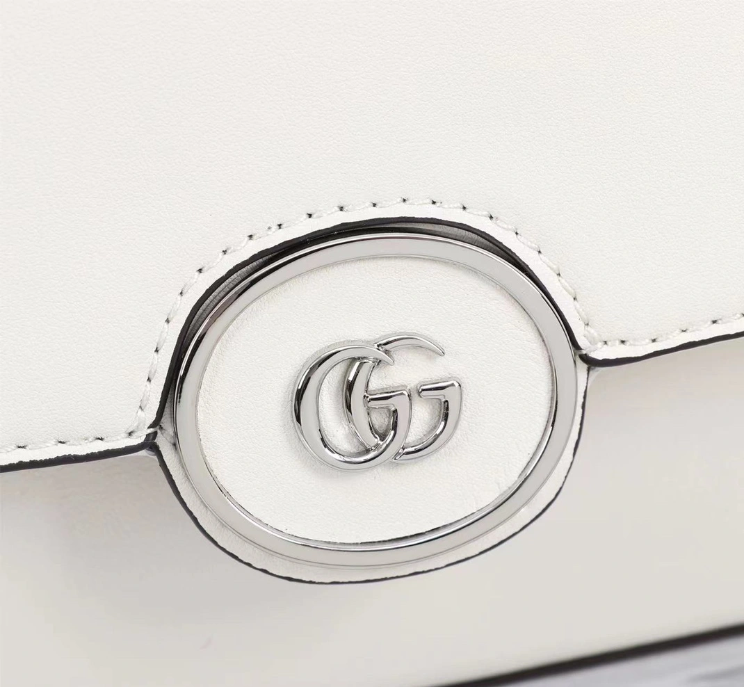 Gucci AAA Quality Messenger Bags For Women Resilient 7842