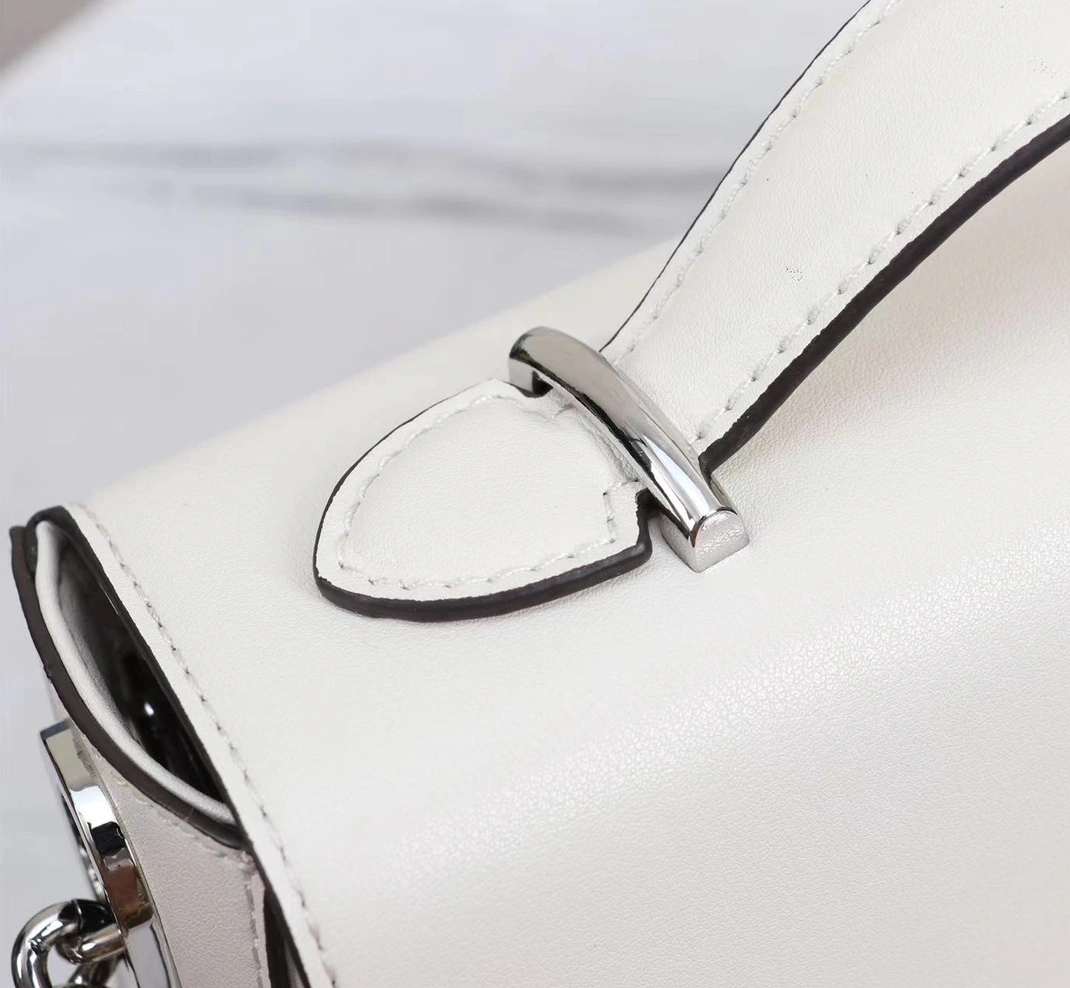 Gucci AAA Quality Messenger Bags For Women Resilient 7842