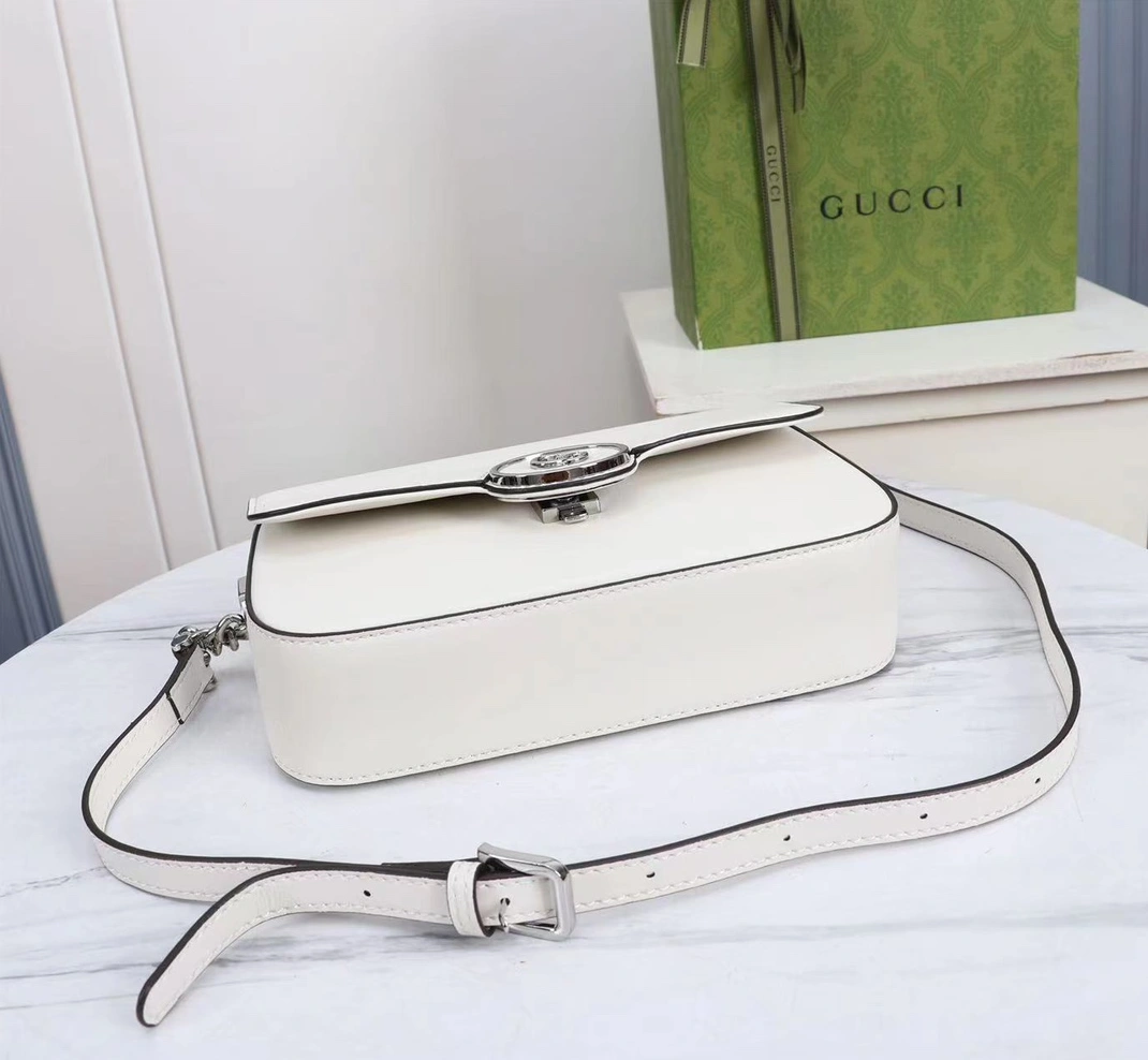 Gucci AAA Quality Messenger Bags For Women Resilient 7842