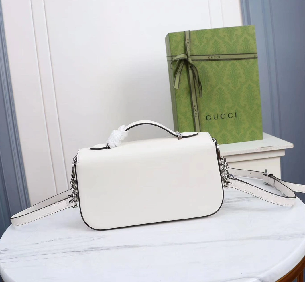Gucci AAA Quality Messenger Bags For Women Resilient 7842
