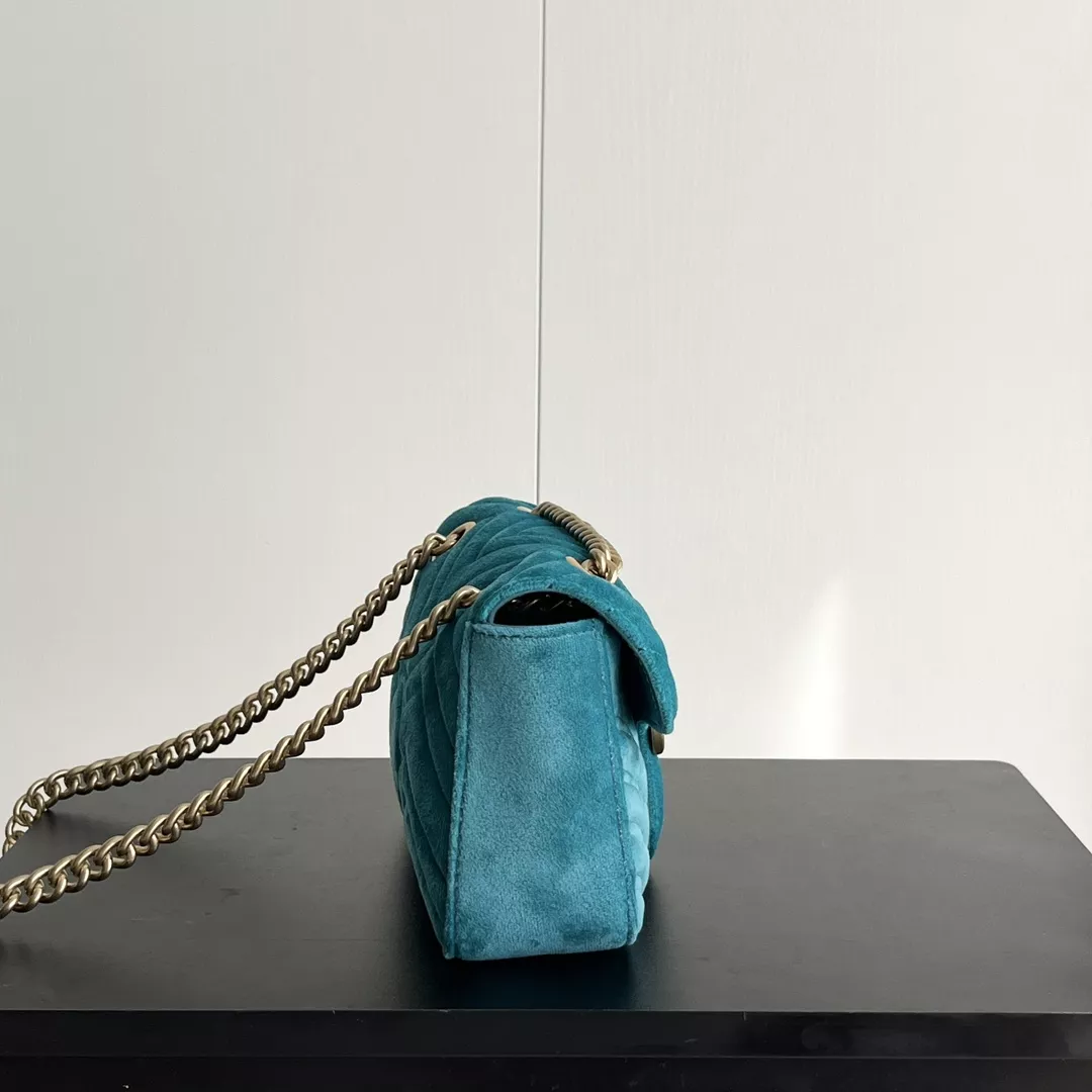Gucci AAA Quality Messenger Bags For Women Resilient 9362