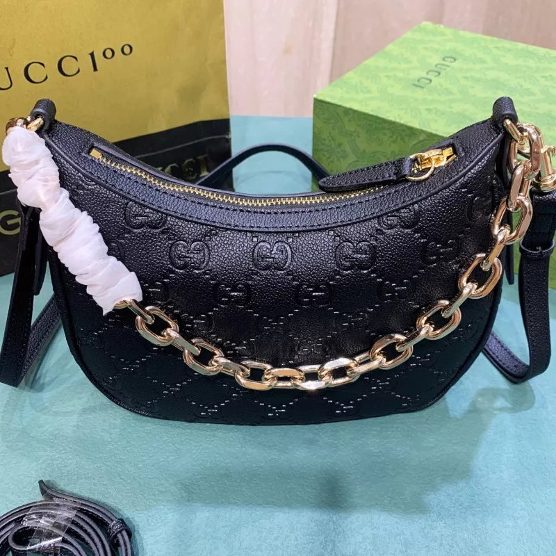 Gucci AAA Quality Messenger Bags For Women Sleek 1384