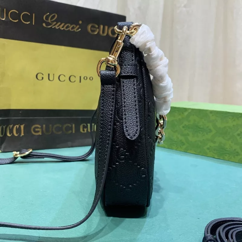 Gucci AAA Quality Messenger Bags For Women Sleek 1384