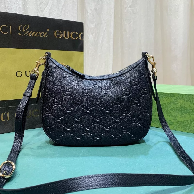 Gucci AAA Quality Messenger Bags For Women Sleek 1384