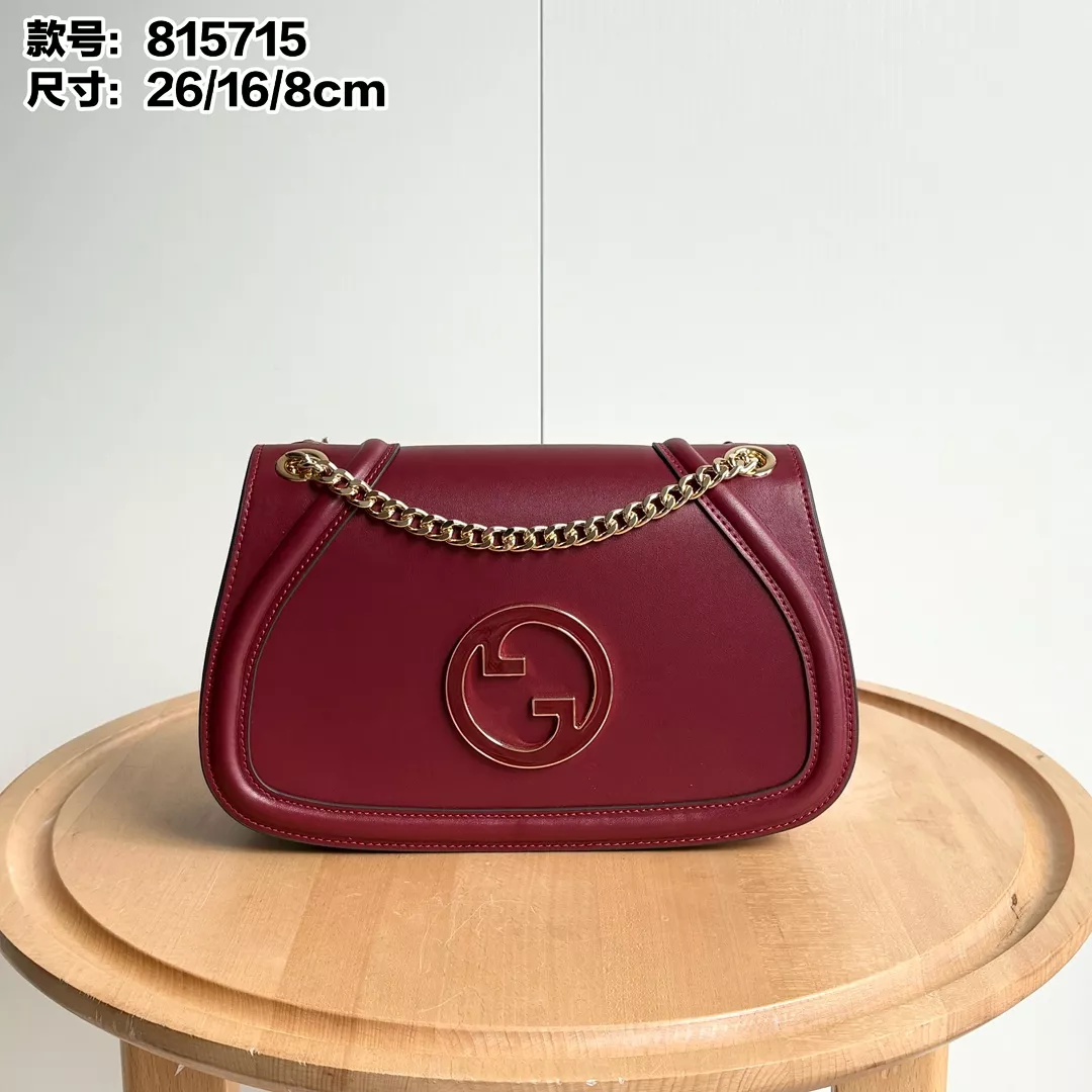 Gucci AAA Quality Messenger Bags For Women Sleek 5264