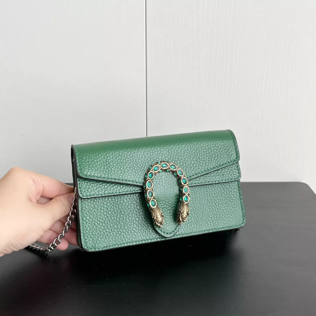Gucci AAA Quality Messenger Bags For Women Sleek 6182
