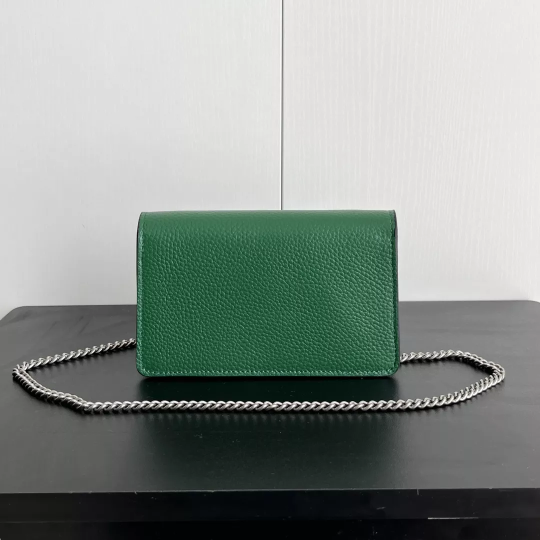 Gucci AAA Quality Messenger Bags For Women Sleek 6182