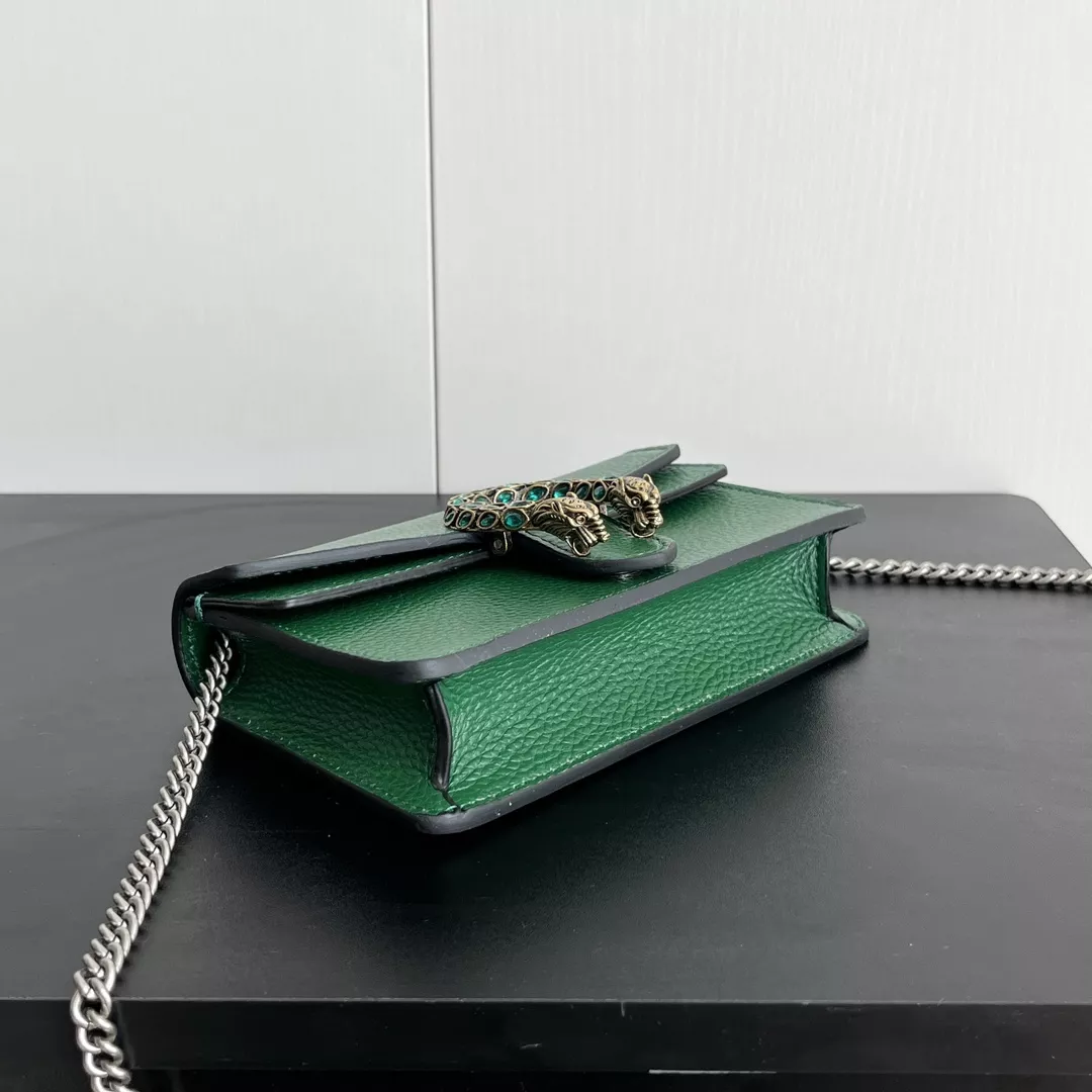 Gucci AAA Quality Messenger Bags For Women Sleek 6182