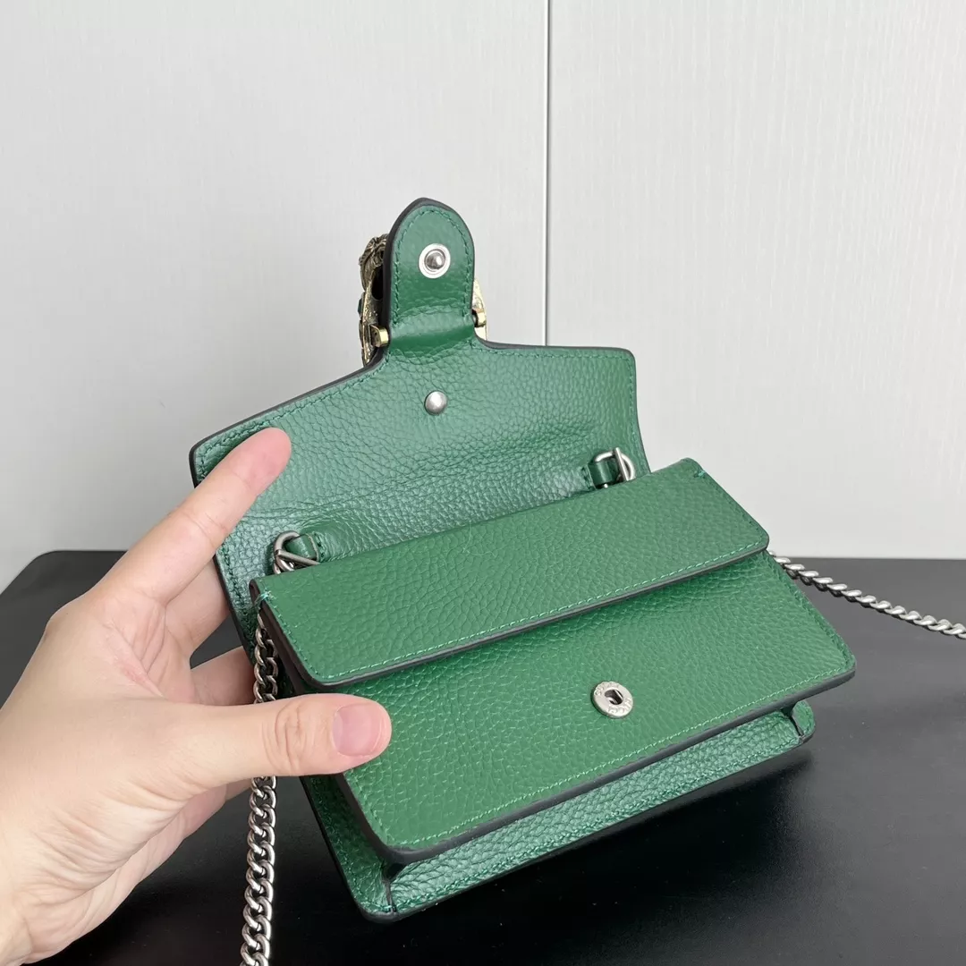 Gucci AAA Quality Messenger Bags For Women Sleek 6182