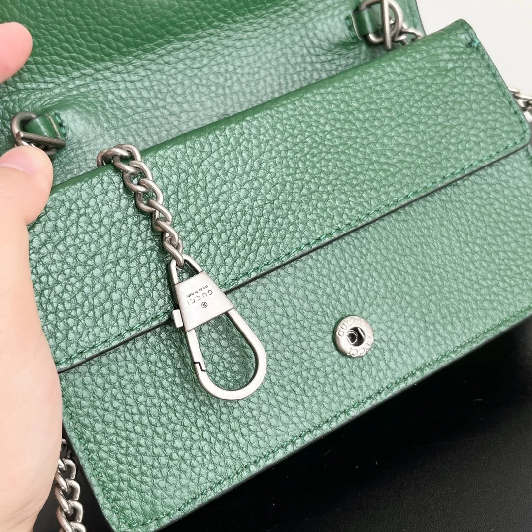 Gucci AAA Quality Messenger Bags For Women Sleek 6182