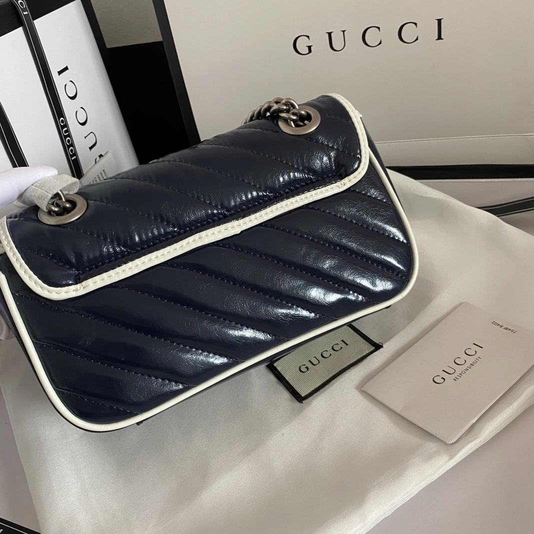 Gucci AAA Quality Messenger Bags For Women Sleek 8118