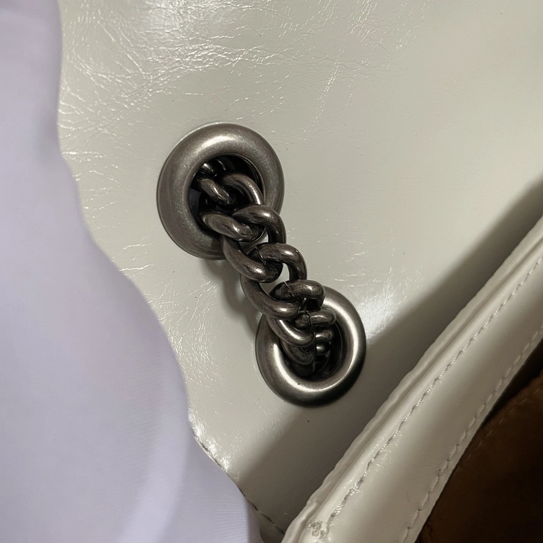 Gucci AAA Quality Messenger Bags For Women Sleek 8118