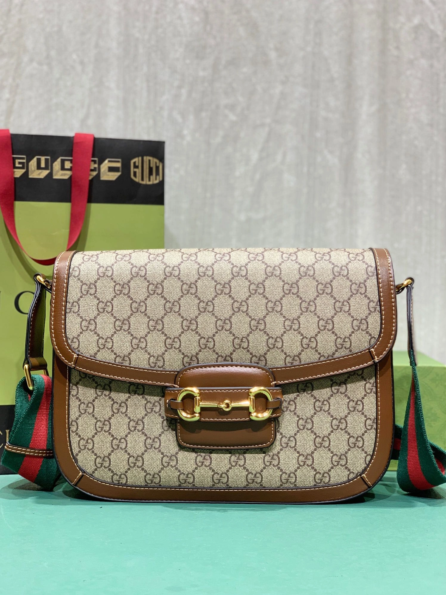 Gucci AAA Quality Messenger Bags For Women SmartChoice 8299