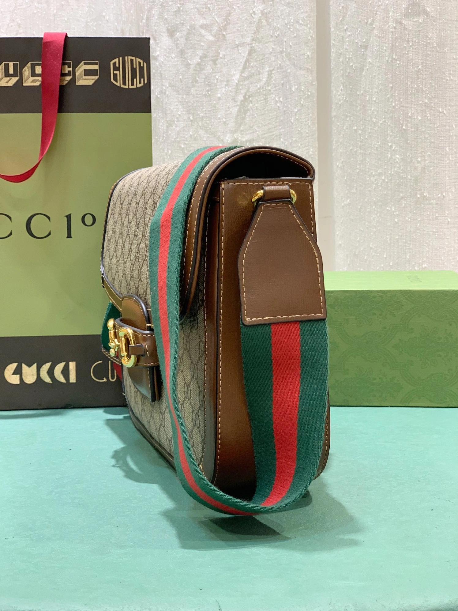 Gucci AAA Quality Messenger Bags For Women SmartChoice 8299