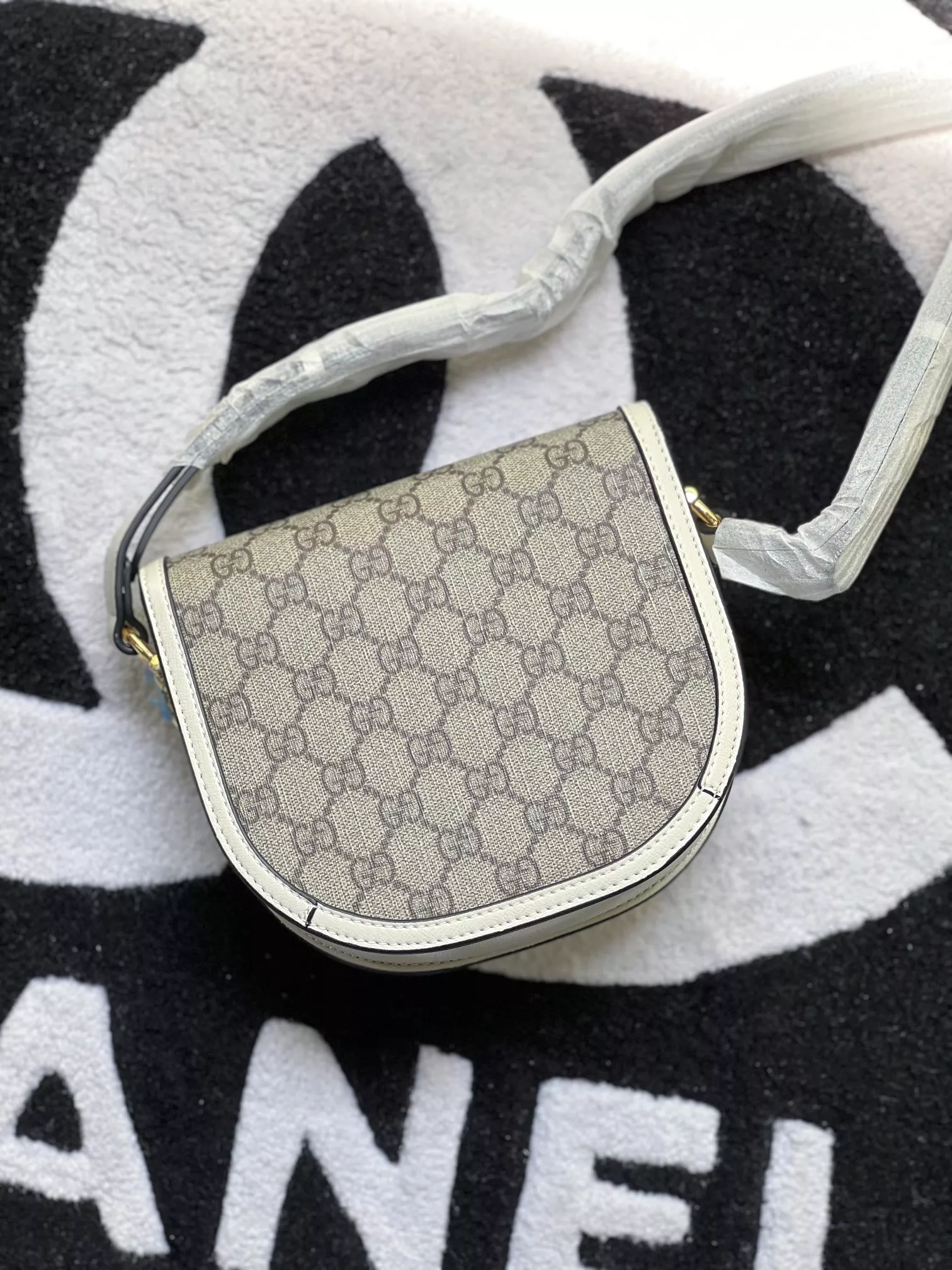 Gucci AAA Quality Messenger Bags For Women Sophisticated 4311