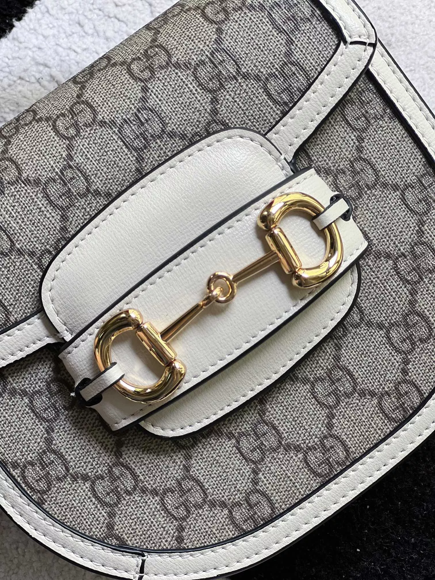 Gucci AAA Quality Messenger Bags For Women Sophisticated 4311