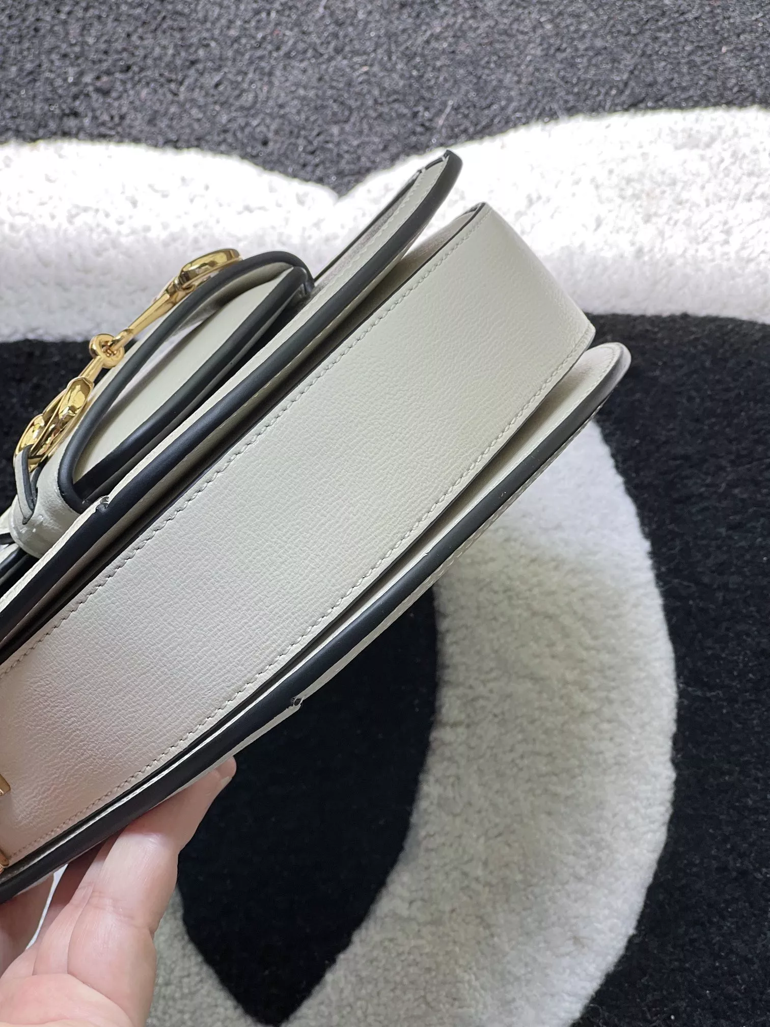 Gucci AAA Quality Messenger Bags For Women Sophisticated 4311