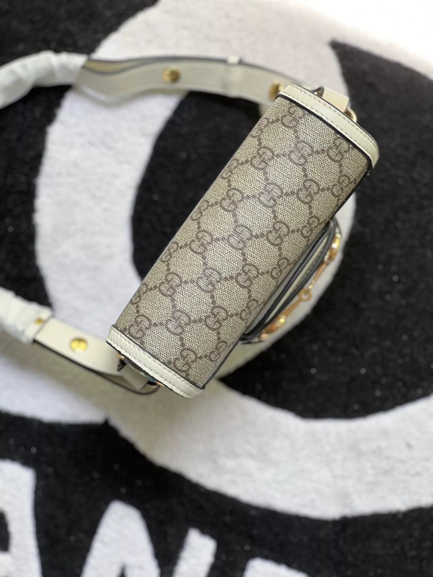 Gucci AAA Quality Messenger Bags For Women Sophisticated 4311