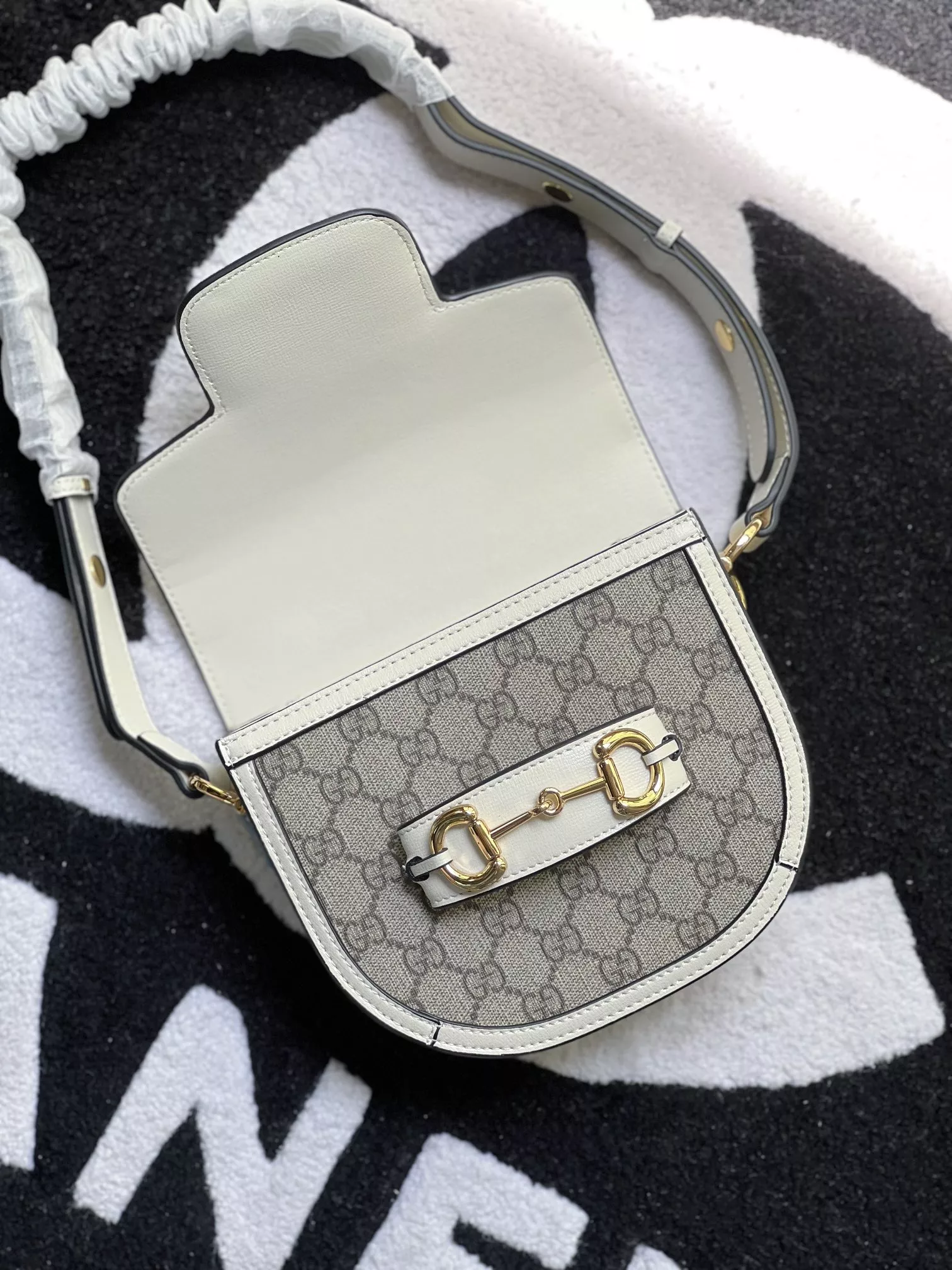 Gucci AAA Quality Messenger Bags For Women Sophisticated 4311