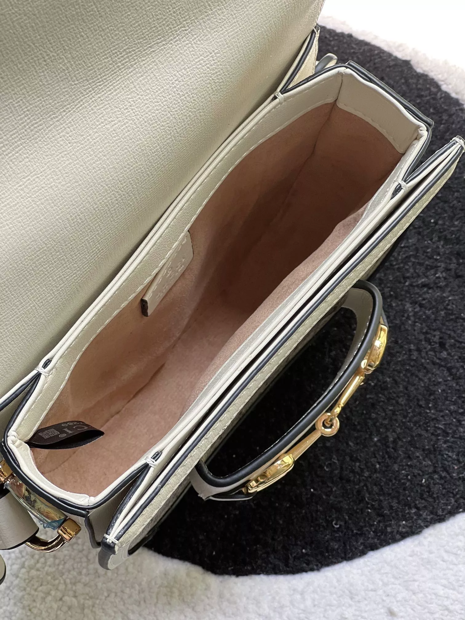 Gucci AAA Quality Messenger Bags For Women Sophisticated 4311