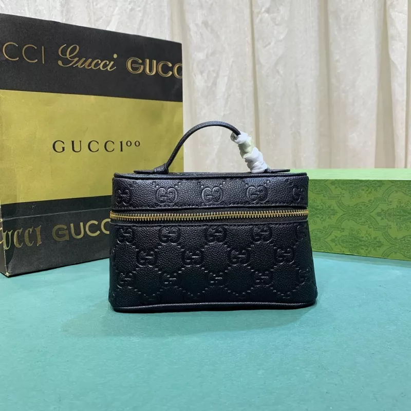 Gucci AAA Quality Messenger Bags For Women StreetReady 1844