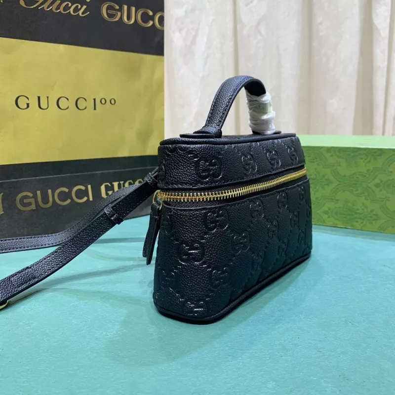 Gucci AAA Quality Messenger Bags For Women StreetReady 1844