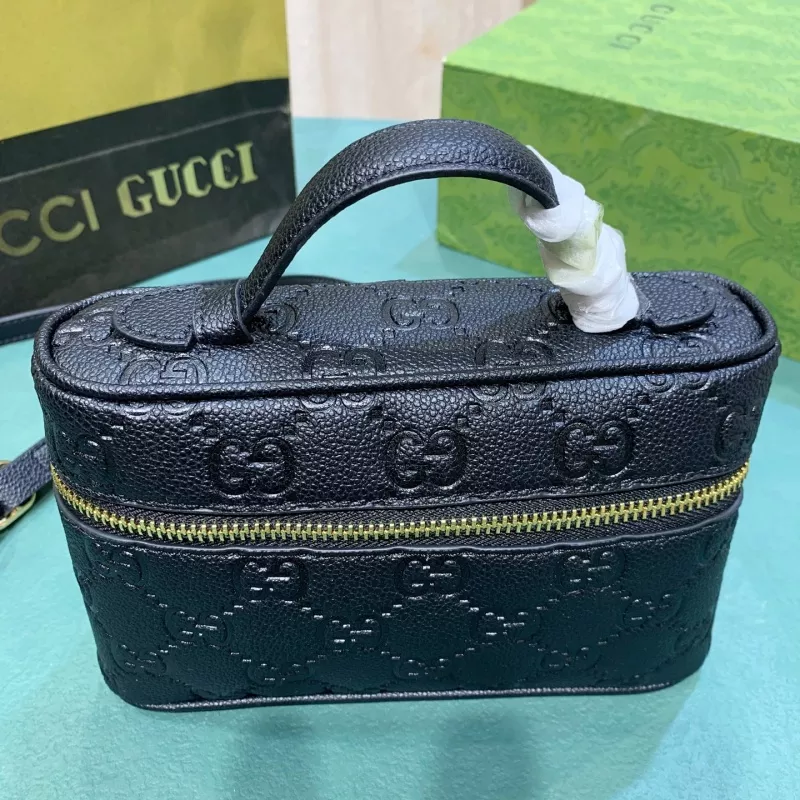 Gucci AAA Quality Messenger Bags For Women StreetReady 1844