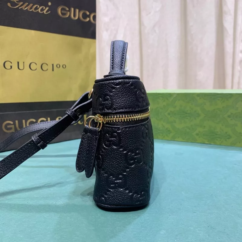 Gucci AAA Quality Messenger Bags For Women StreetReady 1844