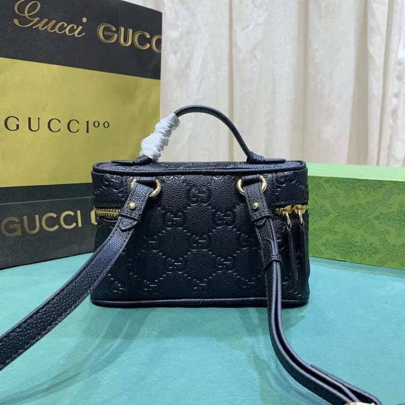 Gucci AAA Quality Messenger Bags For Women StreetReady 1844