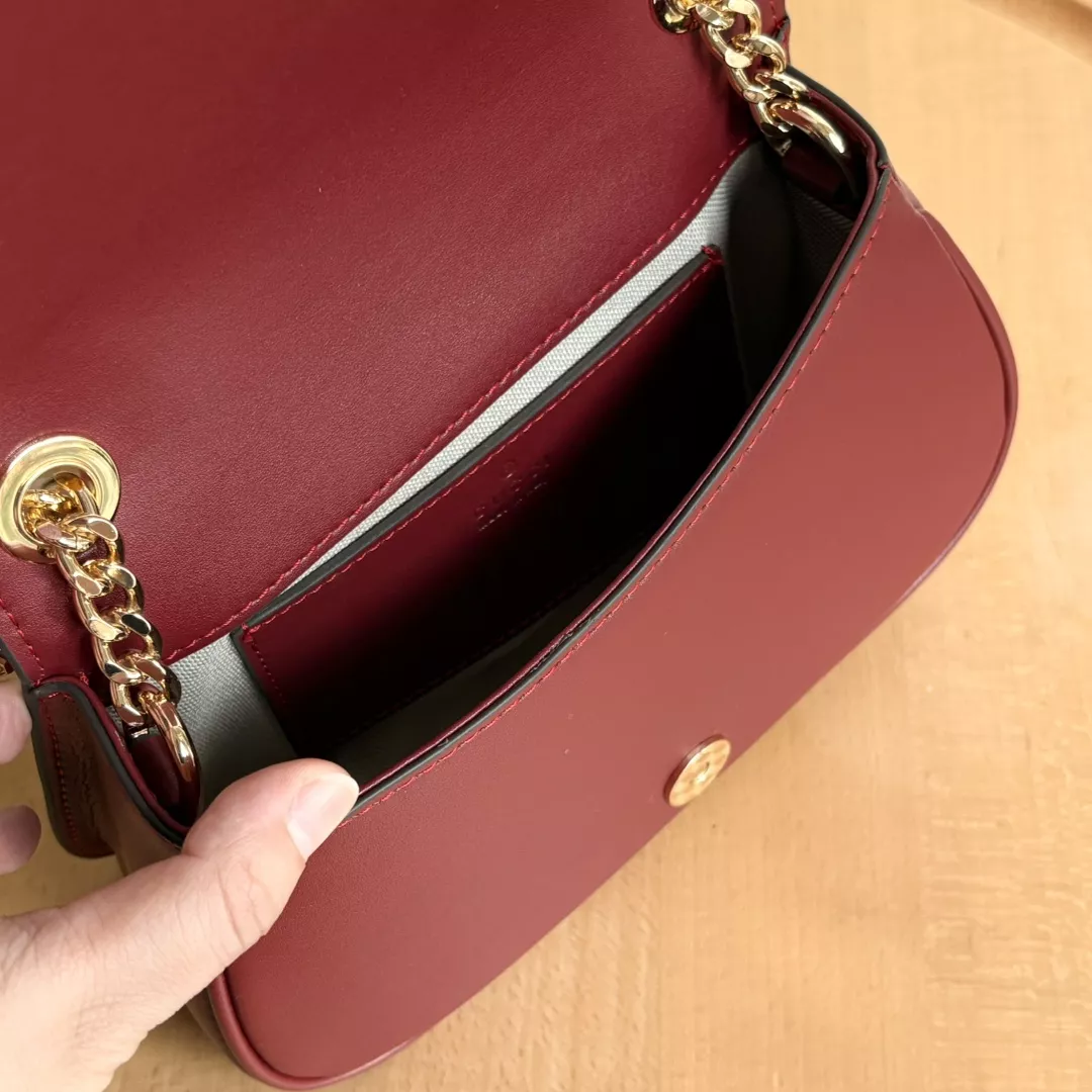 Gucci AAA Quality Messenger Bags For Women Stylish 2333