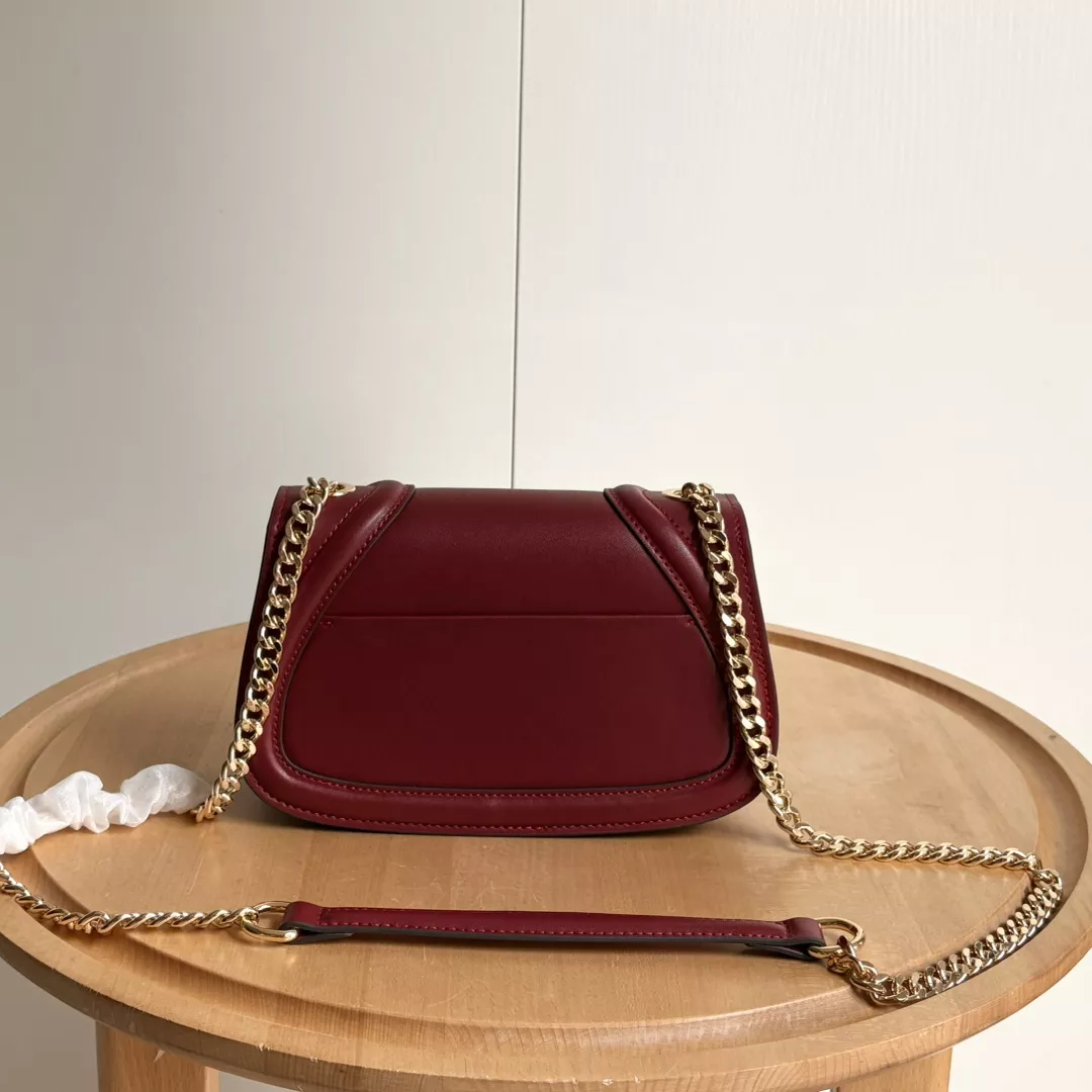 Gucci AAA Quality Messenger Bags For Women Stylish 2333