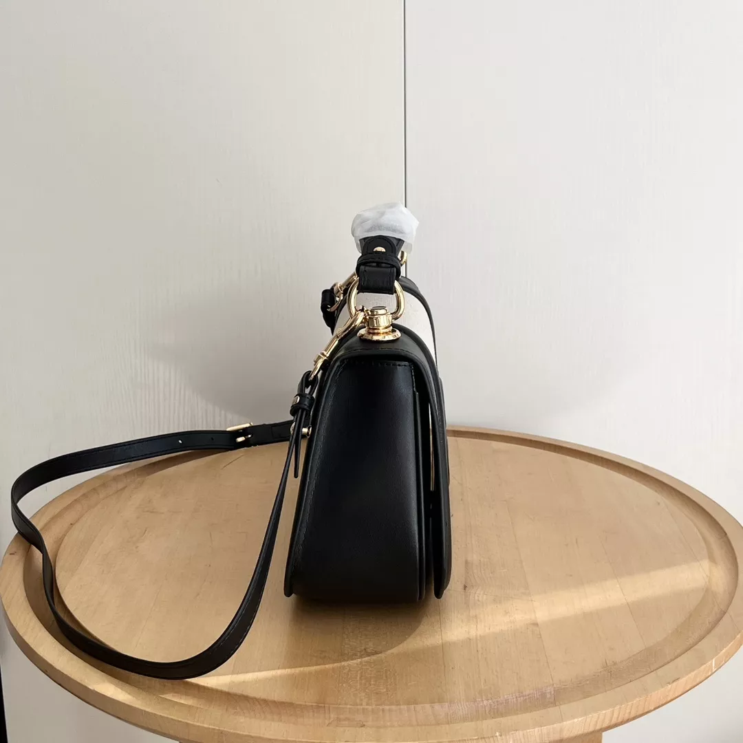 Gucci AAA Quality Messenger Bags For Women Timeless 8981