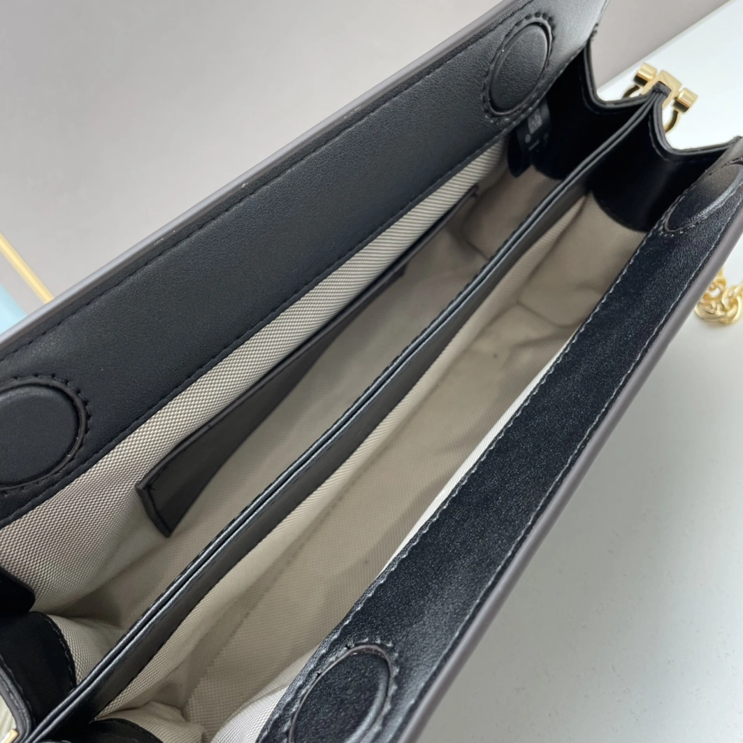Gucci AAA Quality Messenger Bags For Women TopPick 8707