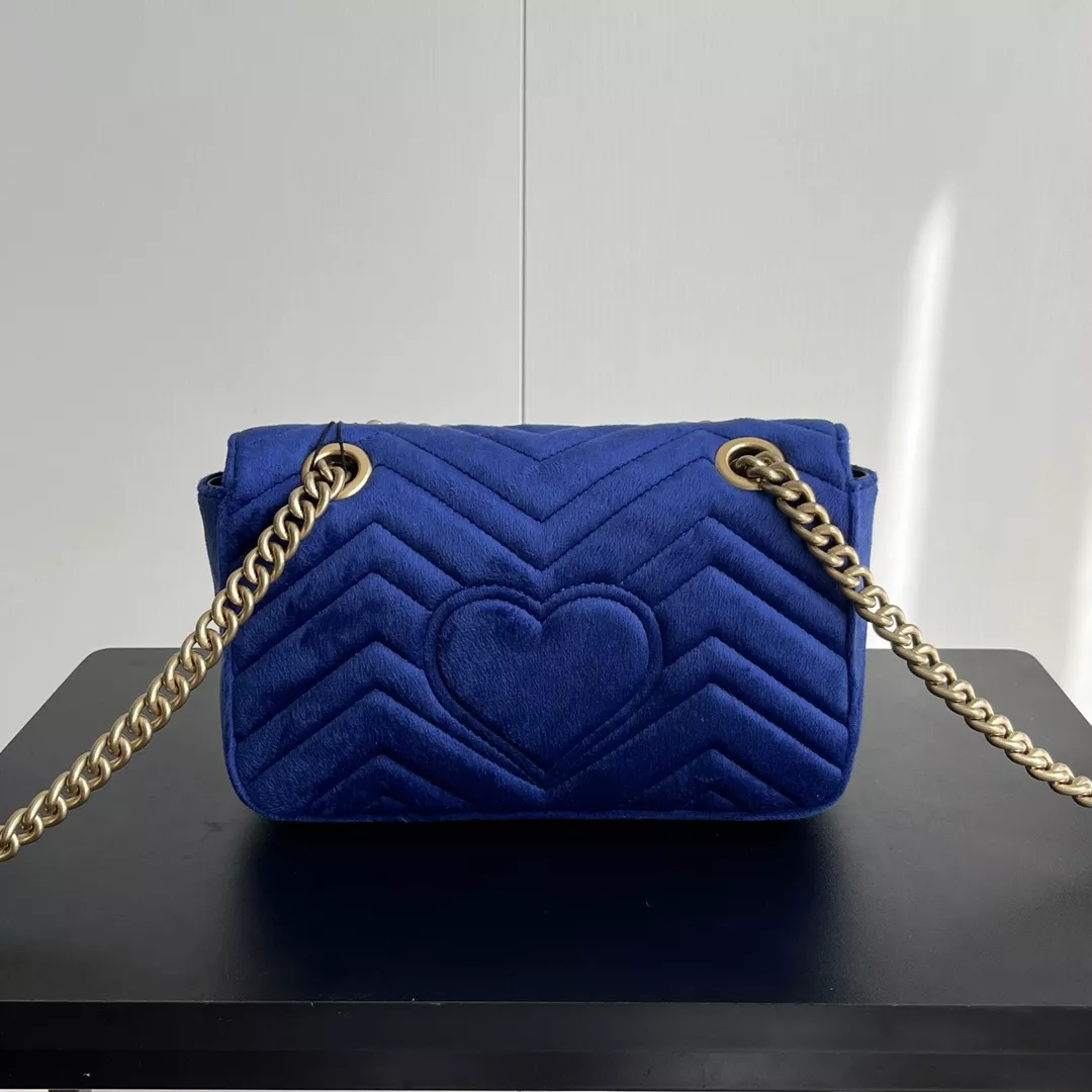 Gucci AAA Quality Messenger Bags For Women Trendsetting 4175