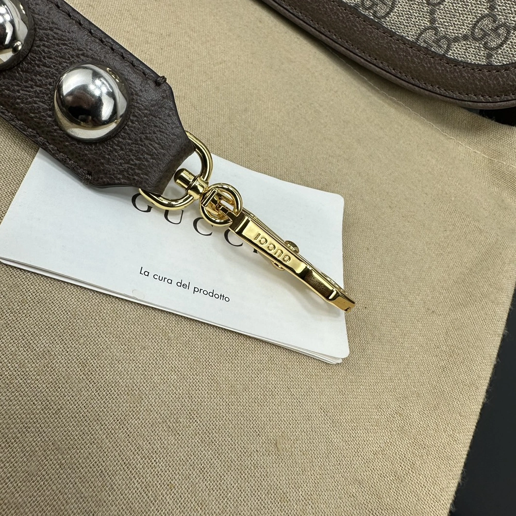 Gucci AAA Quality Messenger Bags For Women Trendsetting 5642