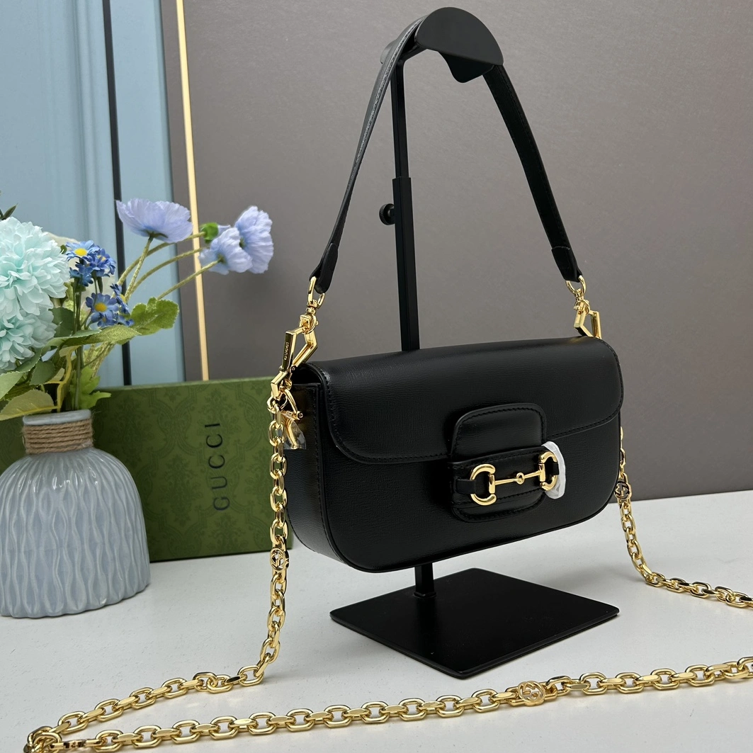 Gucci AAA Quality Messenger Bags For Women Trendsetting 9457