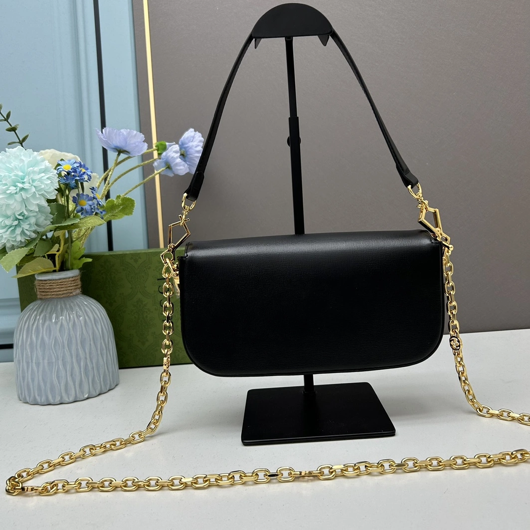 Gucci AAA Quality Messenger Bags For Women Trendsetting 9457