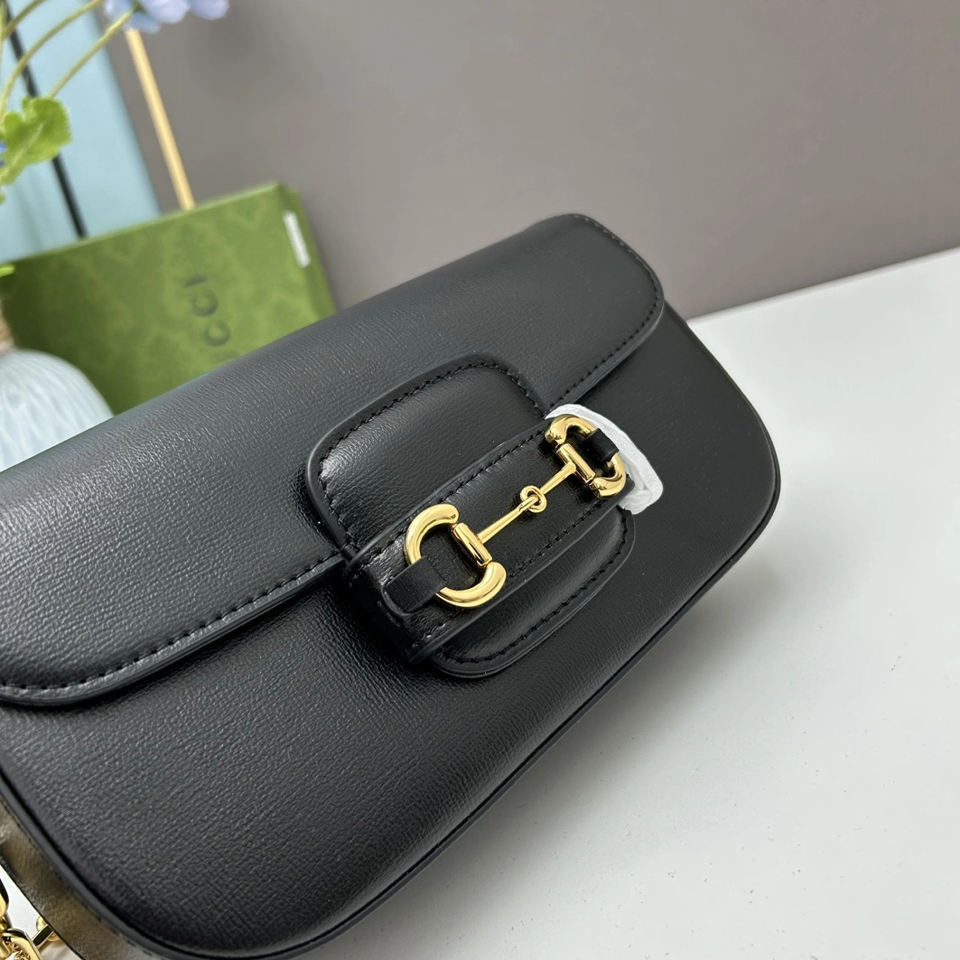 Gucci AAA Quality Messenger Bags For Women Trendsetting 9457