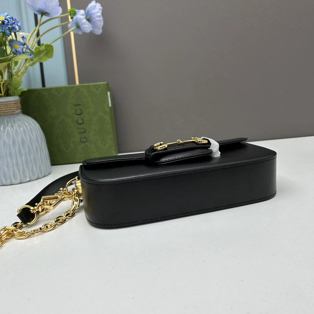 Gucci AAA Quality Messenger Bags For Women Trendsetting 9457