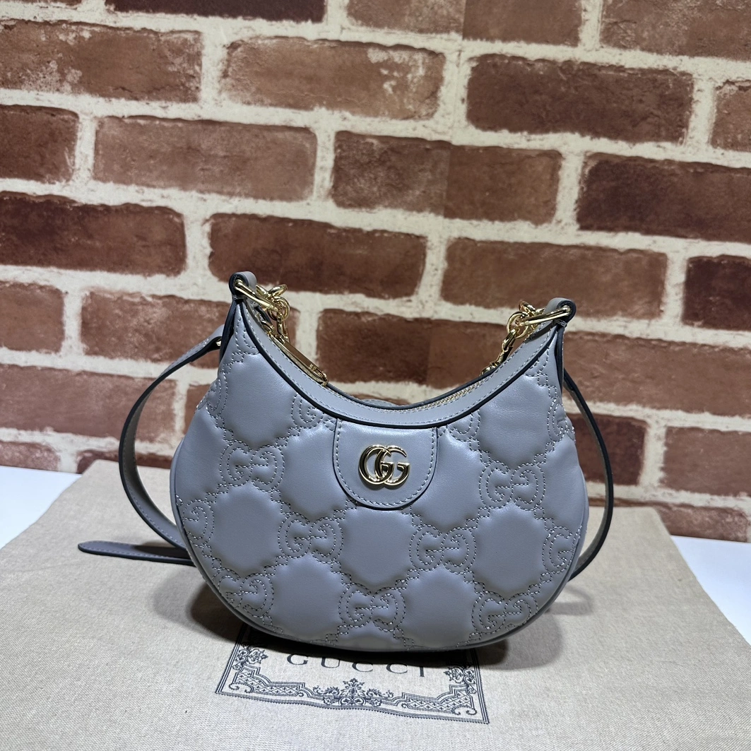 Gucci AAA Quality Messenger Bags For Women Trendsetting 9643