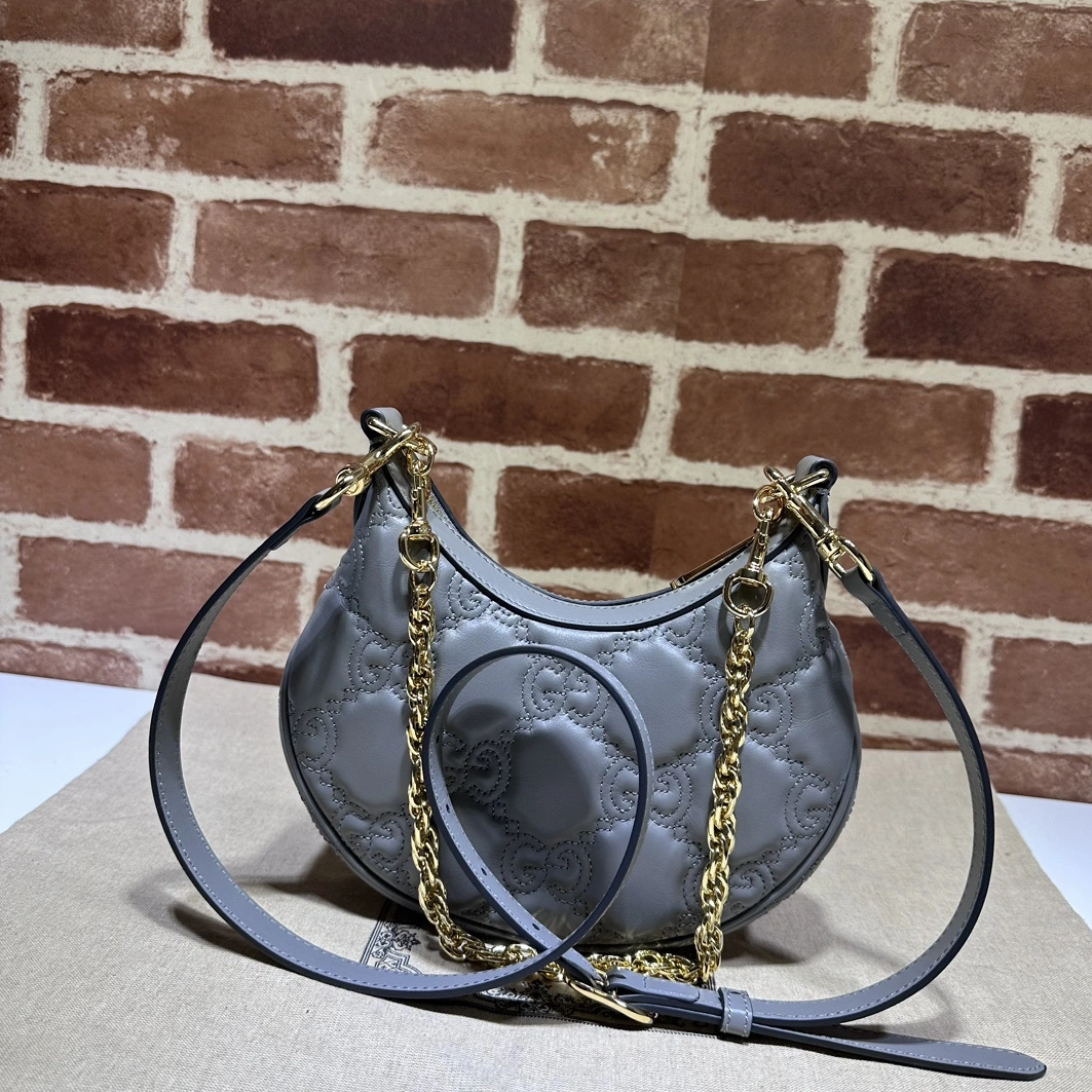 Gucci AAA Quality Messenger Bags For Women Trendsetting 9643