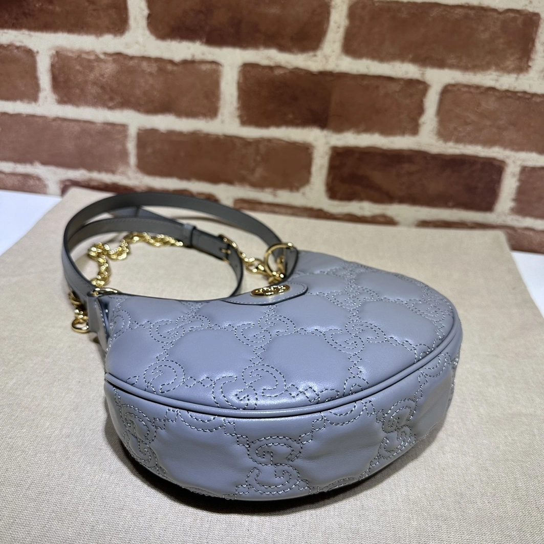 Gucci AAA Quality Messenger Bags For Women Trendsetting 9643