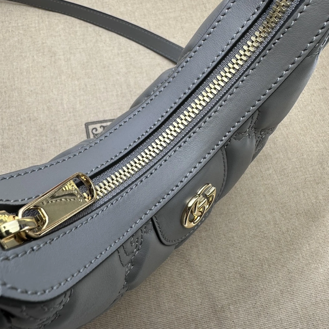 Gucci AAA Quality Messenger Bags For Women Trendsetting 9643