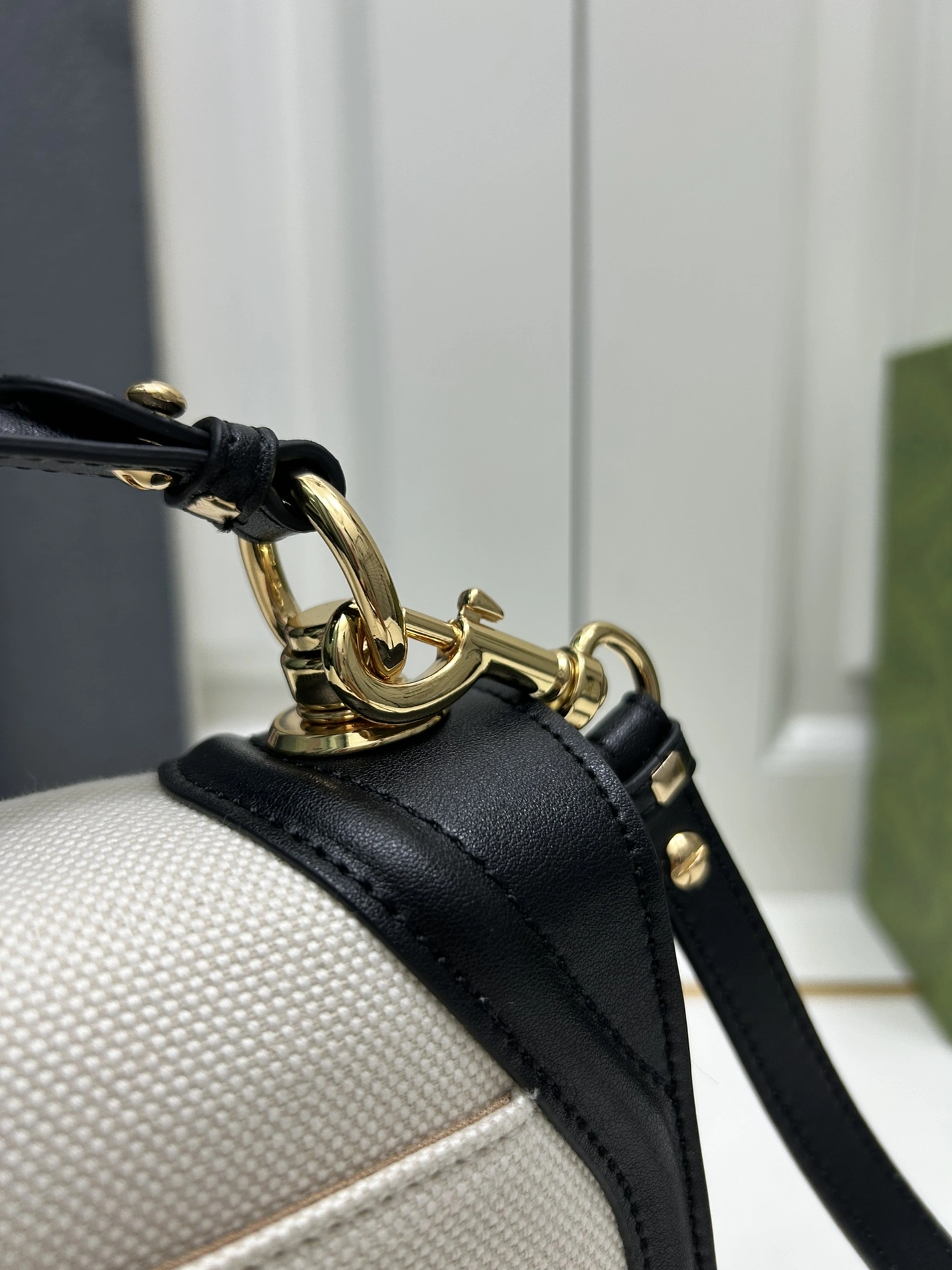 Gucci AAA Quality Messenger Bags For Women Trendy 1493