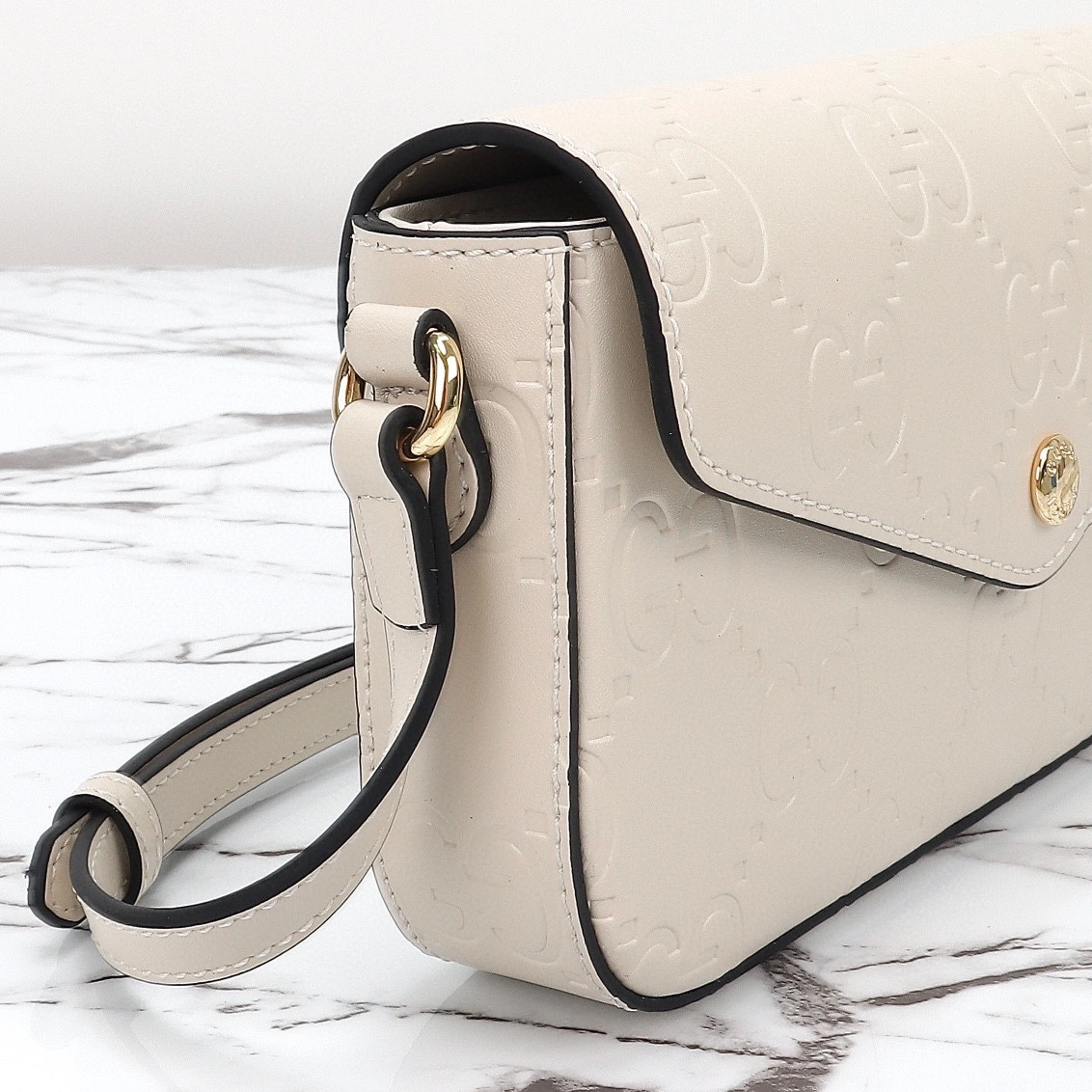 Gucci AAA Quality Messenger Bags For Women Trendy 1685