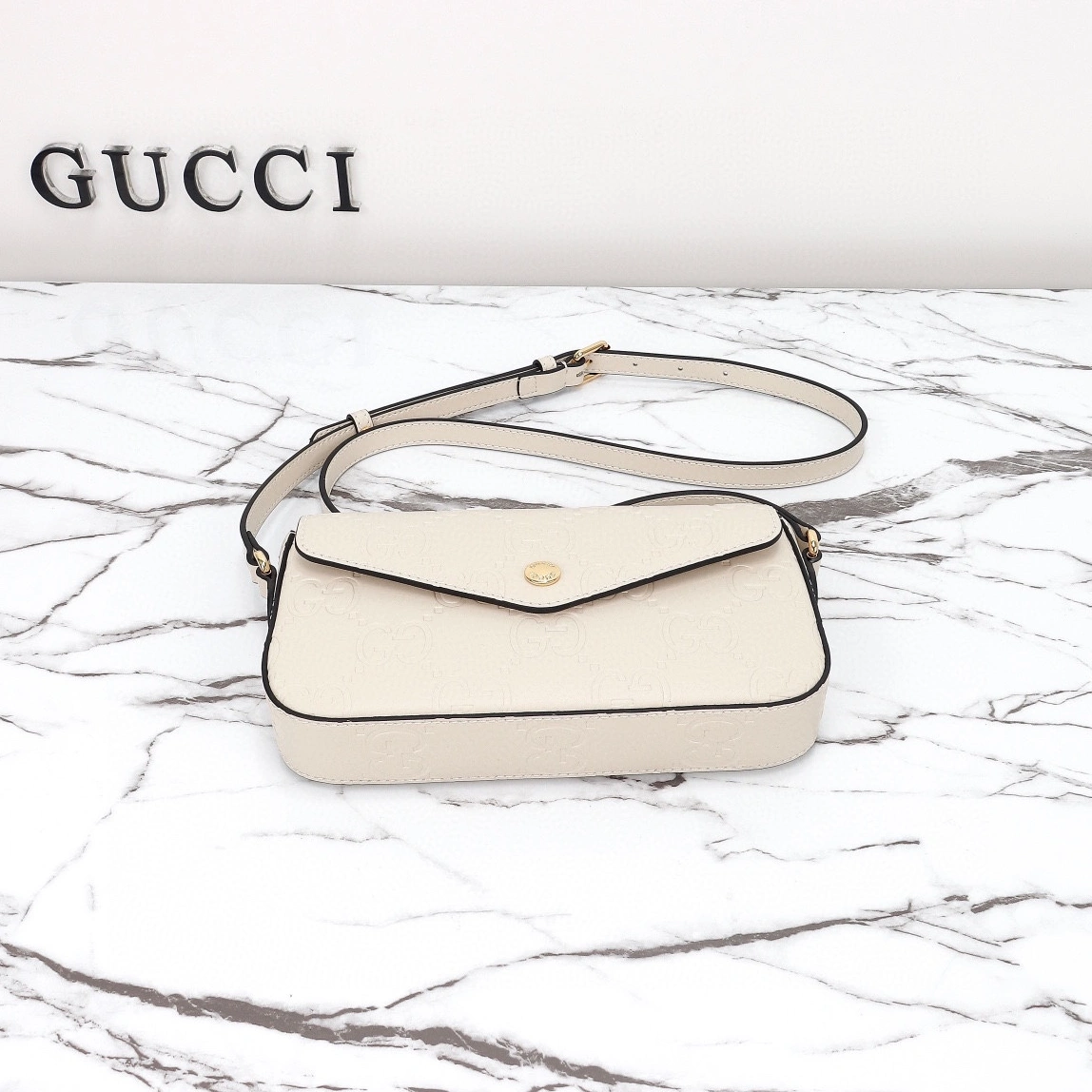 Gucci AAA Quality Messenger Bags For Women Trendy 1685
